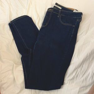 Levi’s 711 Skinny Jeans (Dark Blue)